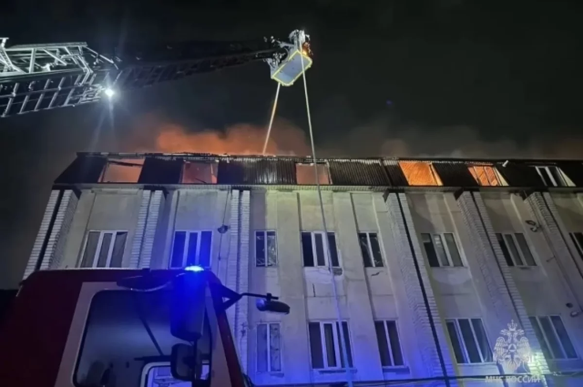 Обнародованы кадры с места крупного пожара в жилом доме в Хасавюрте