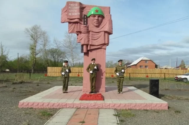 Построенный в 1984 году мемориал «Вечная слава». Фото до сноса