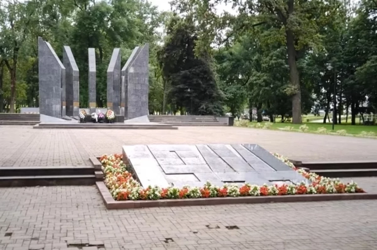 В латвийском Даугавпилсе погасили последний в странах Балтии Вечный огонь
