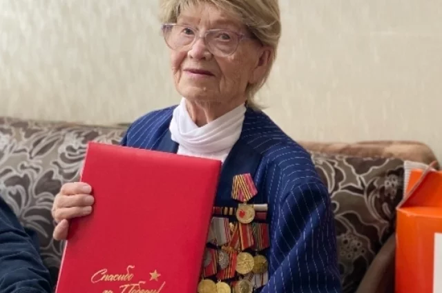 Нина Михайловна имеет множество боевых наград. 