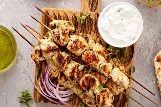 Куриное мясо быстро маринуется и отлично прожаривается.