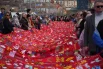 Развернуто 38-метровое полотно «Знамени Победы», сшитого из полутора тысяч лоскутков, собранных жителями полуострова.