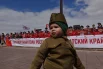 Военную форму для двухлетнего малыша родители сшили на заказ.