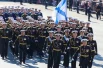 На марше - моряки-надводники.