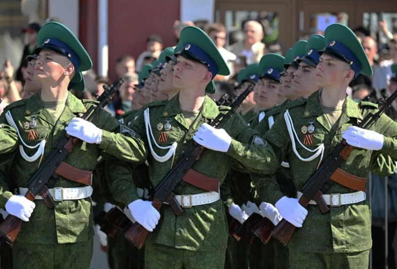 Военнослужащие на параде Победы во Владивостоке, посвященном 81-летию Победы в Великой Отечественной войне.