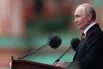 Президент РФ Владимир Путин выступает на Красной площади в Москве на военном параде.
