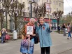 Многие пришли с портретами тех, чью память они чтят.