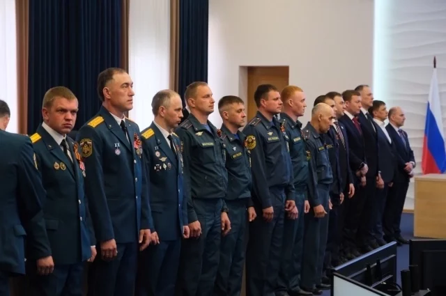 В Перми наградили пожарных, тушивших пожар после атаки БПЛА
