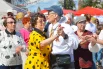 В вальсе кружились иркутяне всех возрастов.