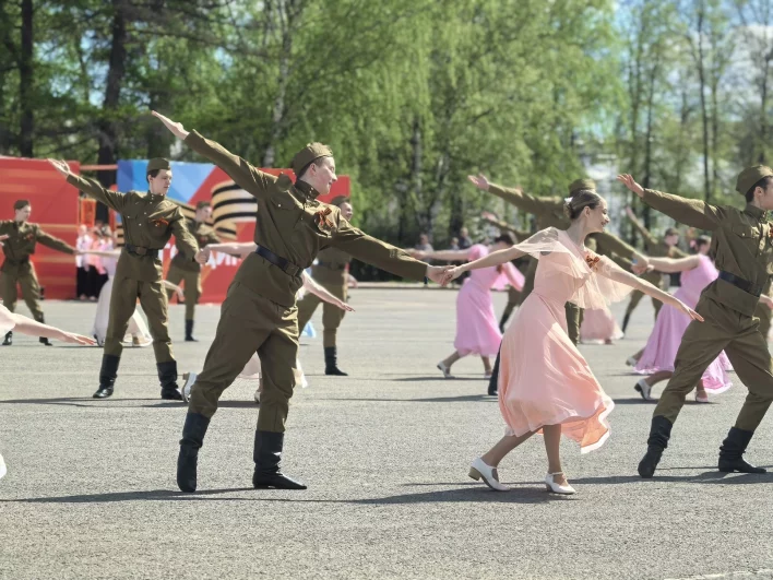 Вальс - часть большого торжества.