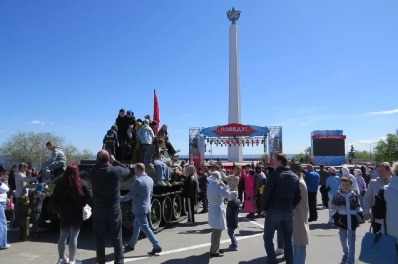 Центром праздничных торжеств стала площадь 30-летия Победы.