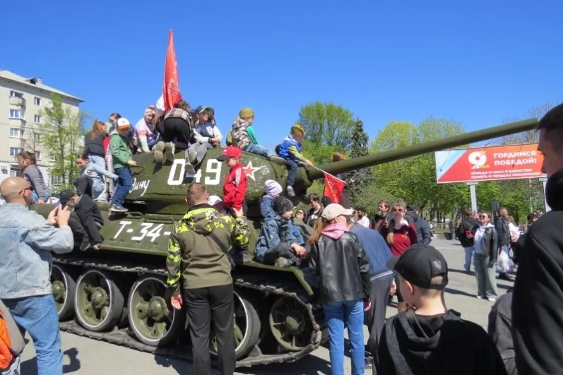 Танк Т-34 после парада.