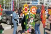 У гостиницы "Волга" работала площадка, где нужно было раскрашивать цветы.