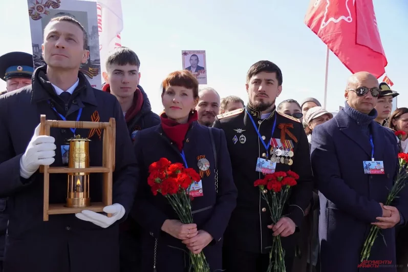 В Мурманск доставили частицу Вечного огня из Москвы.