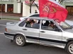 Пассажиры были рады вниманию и махали прохожим.