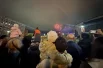 Несмотря на начавшийся дождь, пензенцы оставались на Юбилейной площади, чтобы посмотреть салют.
