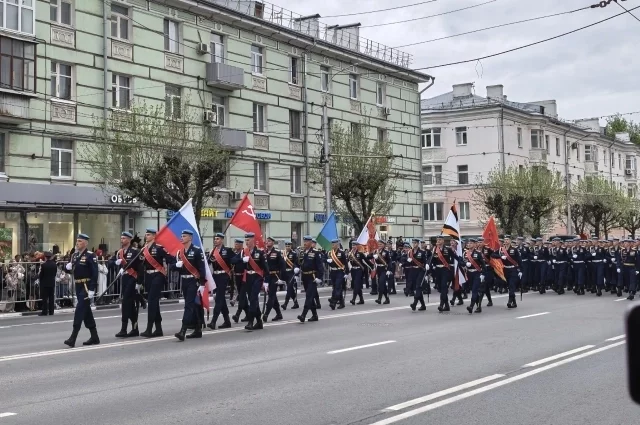 Встреча батальона курсантов РВВДКУ по возвращении с парада в Москве.