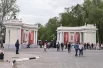Кремлёвский парк преобразился к 9 мая: яркие гирлянды и флаги создали праздничное настроение для всех посетителей.