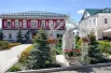 Монастырский сад разбит с большой любовью.