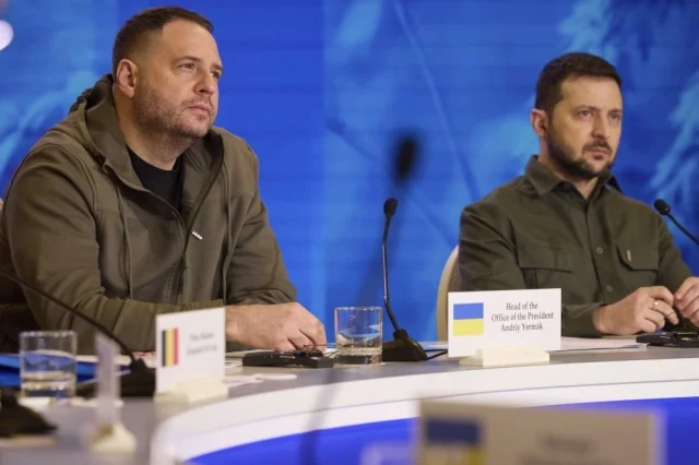 Эксперт считает, что Зеленский не отдаст так просто Ермака на съедение НАБУ и САП.