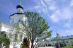 Весной в обители особенно красиво.