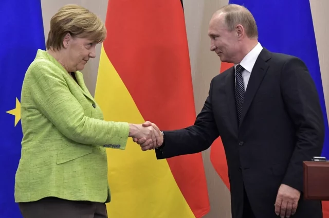 2 мая 2017. Президент РФ Владимир Путин и федеральный канцлер ФРГ Ангела Меркель во время совместной пресс-конференции по итогам встречи.