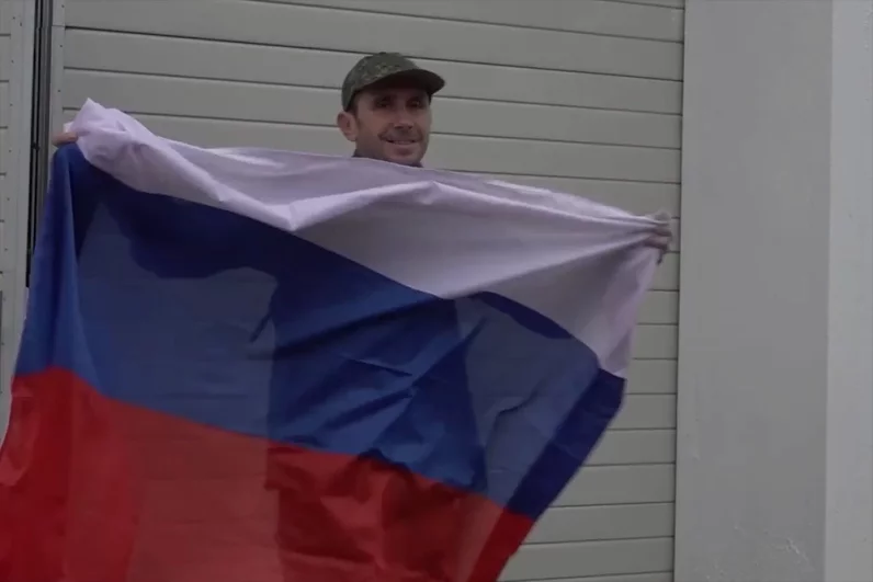 Всех вернувшихся из плена российских военнослужащих доставят в РФ для прохождения лечения и реабилитации.