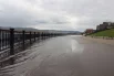 Набережная на Стрелке постепенно уходит под воду.