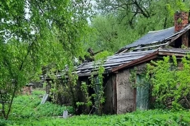 В этом доме Петра Кузнецова селились его последователи. Местные жители до сих пор обходят это место стороной.