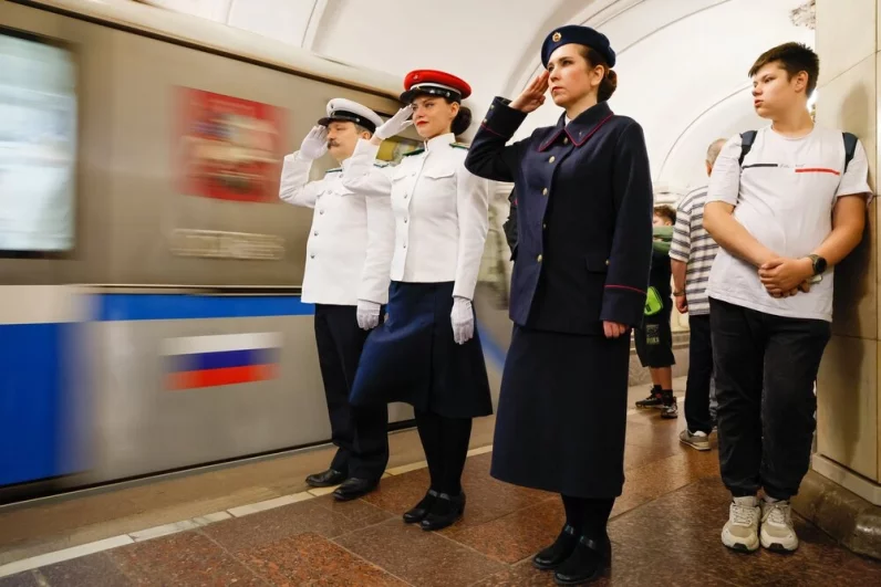 Прокатиться на праздничных поездах можно 16 и 17 мая с 09:00 до 20:00.