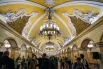 На Кольцевой линии в день парада собрались сотни любителей истории столичного метро. 
