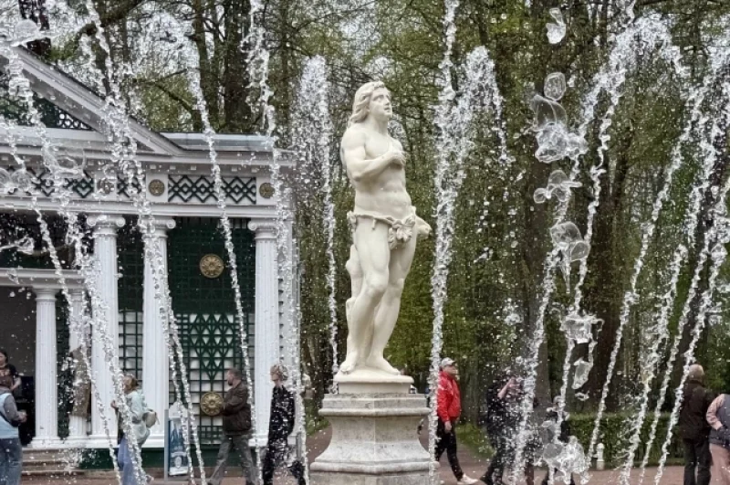 Фонтан «Адам».