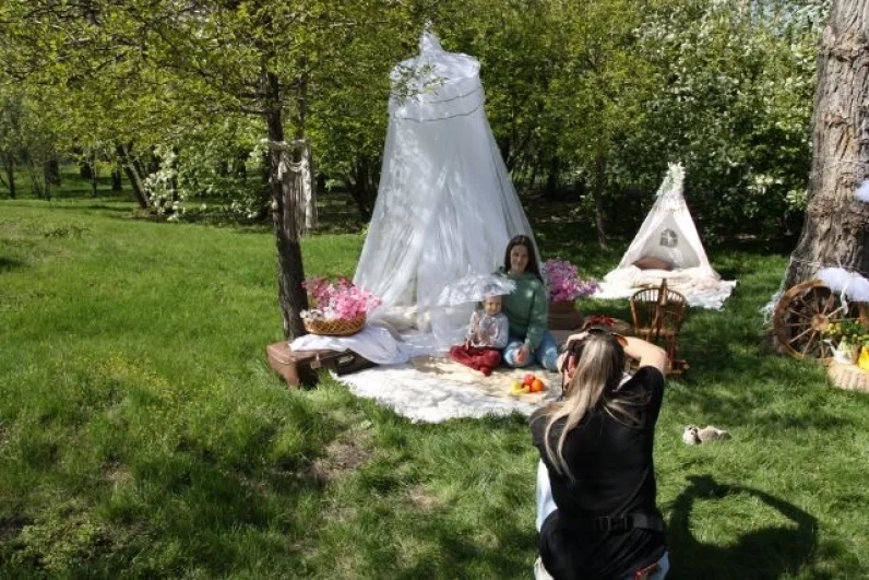 Гости участвовали в фотосессиях.