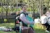 Молодые мамы постигали тонкости транспортировки сразу двух малышей.