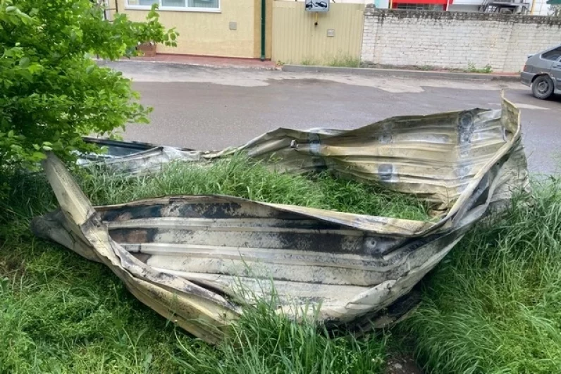 Крыша заправки, которая пролетела пару километров. 