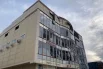 Выбитые стёкла в магазинах.
