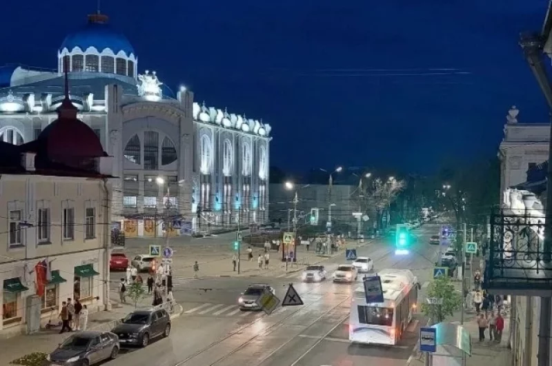 Дорогу усталым покорителям музеев освещала иллюминация знаковых зданий Самары.