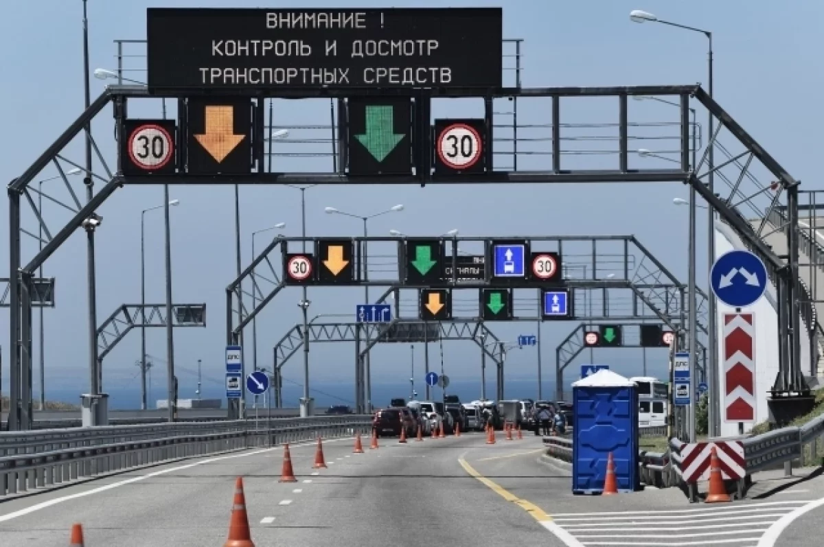 На Крымском мосту задерживаются 17 поездов
