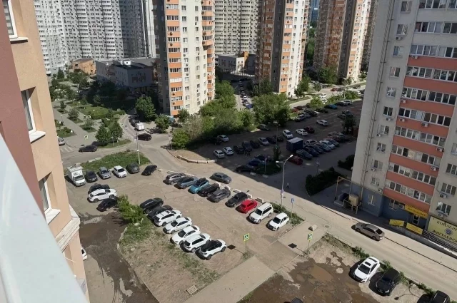 Многие самарские дворы слишком маленькие для огромного числа машин у их жильцов