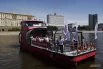 Участники первой экскурсии летнего сезона поднялись на борт речного трамвайчика Флотилии «Рэдиссон Ройал».