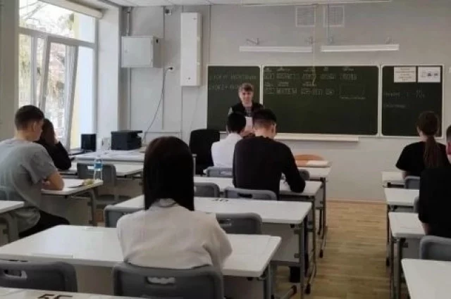 В школах прошли тренировочные экзамены по обществознанию, информатике и английскому языку.