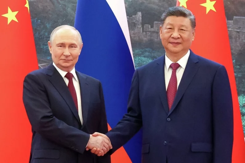 Президент РФ Владимир Путин и председатель КНР Си Цзиньпин во время встречи в Пекине.