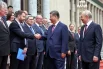 Президент РФ Владимир Путин и председатель КНР Си Цзиньпин (в центре) во время встречи в Пекине. Слева направо: пресс-секретарь президента РФ Дмитрий Песков, заместитель руководителя администрации президента РФ Максим Орешкин, помощник президента РФ Юрий Ушаков и заместитель председателя правительства РФ Дмитрий Чернышенко. 