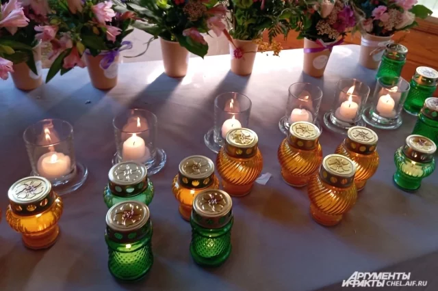 В память об ушедших детях зажгли лампады