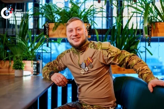 Максим Назаров не стал ждать повестки в военкомат — пришёл туда сам. 