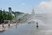Светозвуковые шоу в «Лужниках». Инфраструктура фонтана позволяет проводить мультимедийные представления. Визуальные образы транслируются непосредственно на водную гладь и фасады олимпийского комплекса, создавая единое арт-пространство.