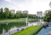 Беловежский пруд: эко-среда в Можайском. После благоустройства в 2025-2026 годах водоем стал центром притяжения района. Здесь создана разнообразная рекреационная среда с современными прогулочными маршрутами, доступными для всех категорий горожан.
