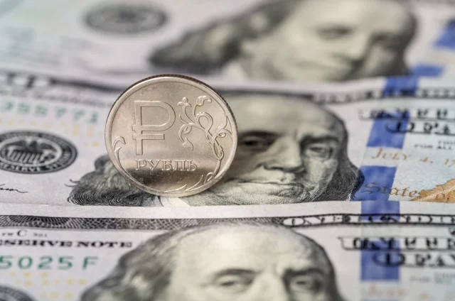 Продажи валюты на рынке сейчас уже избыточны.