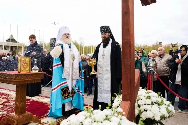 На месте будущего памятника заложили чин камня. 