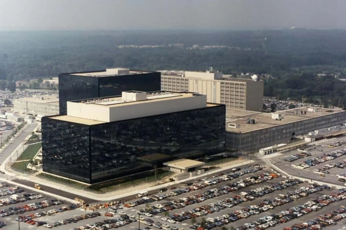США поднимали в воздух 13 истребителей для перехвата похожего на звезду НЛО